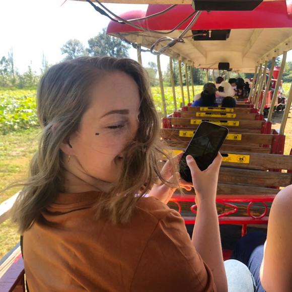 Meet your Posher, Alexandra - Picture 1 of 1